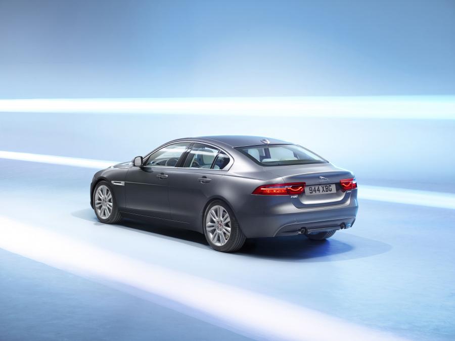  Jaguar XE Portfolio 2015 года  (фото 5 из 30)